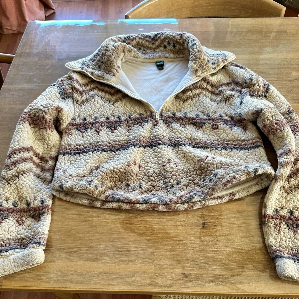 Wild fable Vintage faux fur fleece pullover. Fall perfect. Small